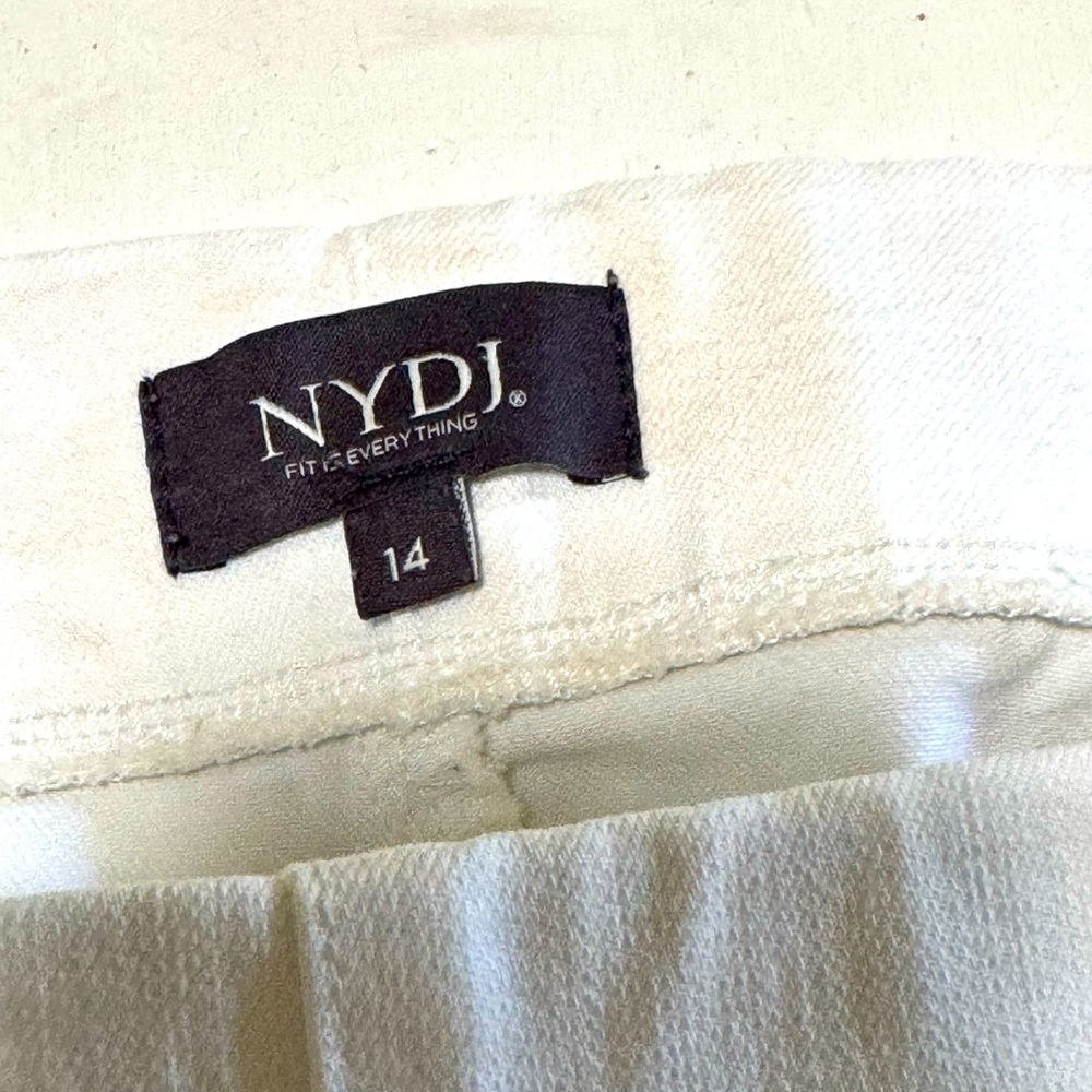 NYDJ white pull on flare jeans
